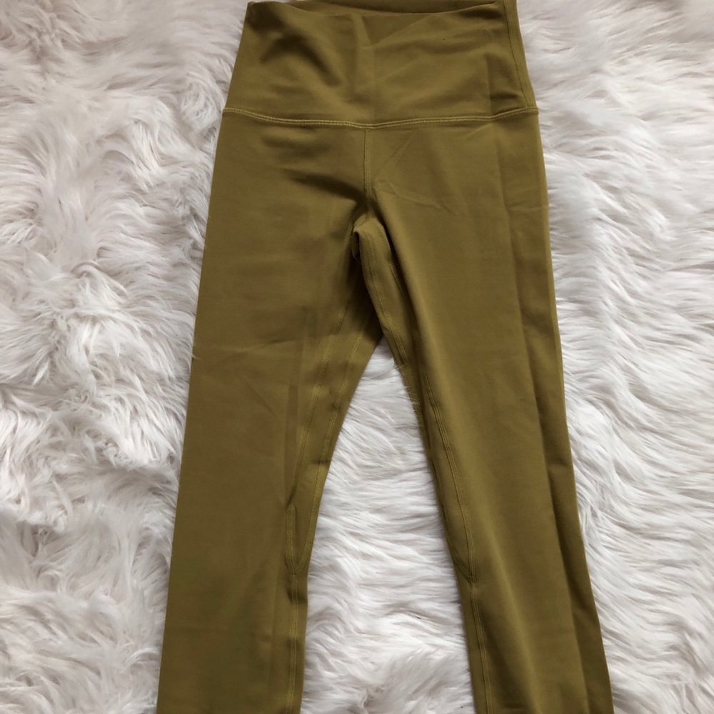 NWOT Lululemon ALIGN size 6, 21” leggings.
